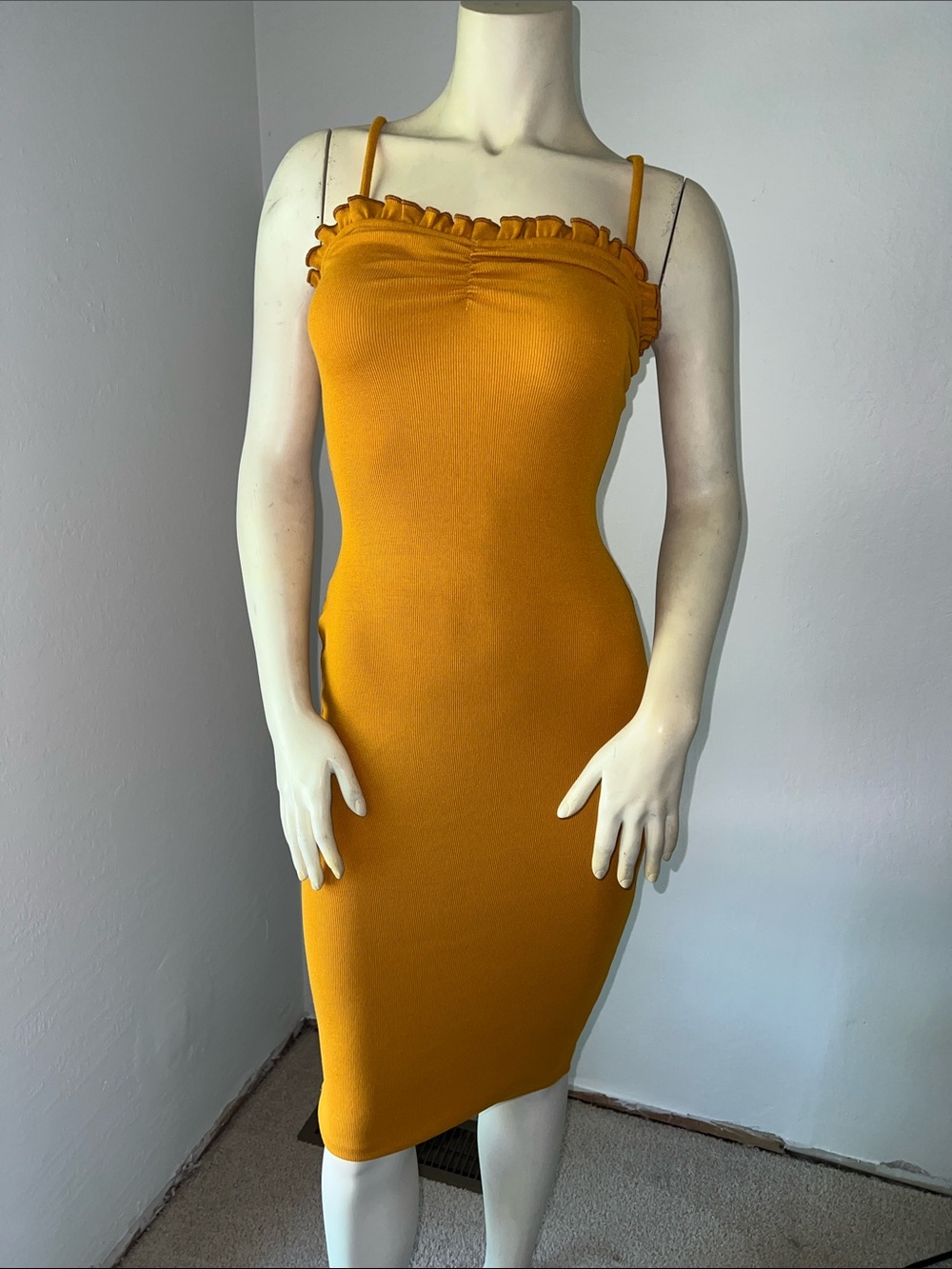 NWT Lovers + Friends Kudrow MIDI BodyCon Dress Honey Yellow. Size XS. - Picture 2 of 7
